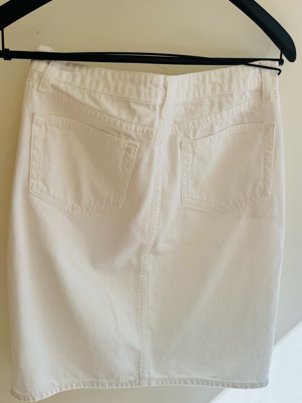 L'AGENCE White Men's Denim Shorts - Clean Front Skirt Style - Picture 2 of 5